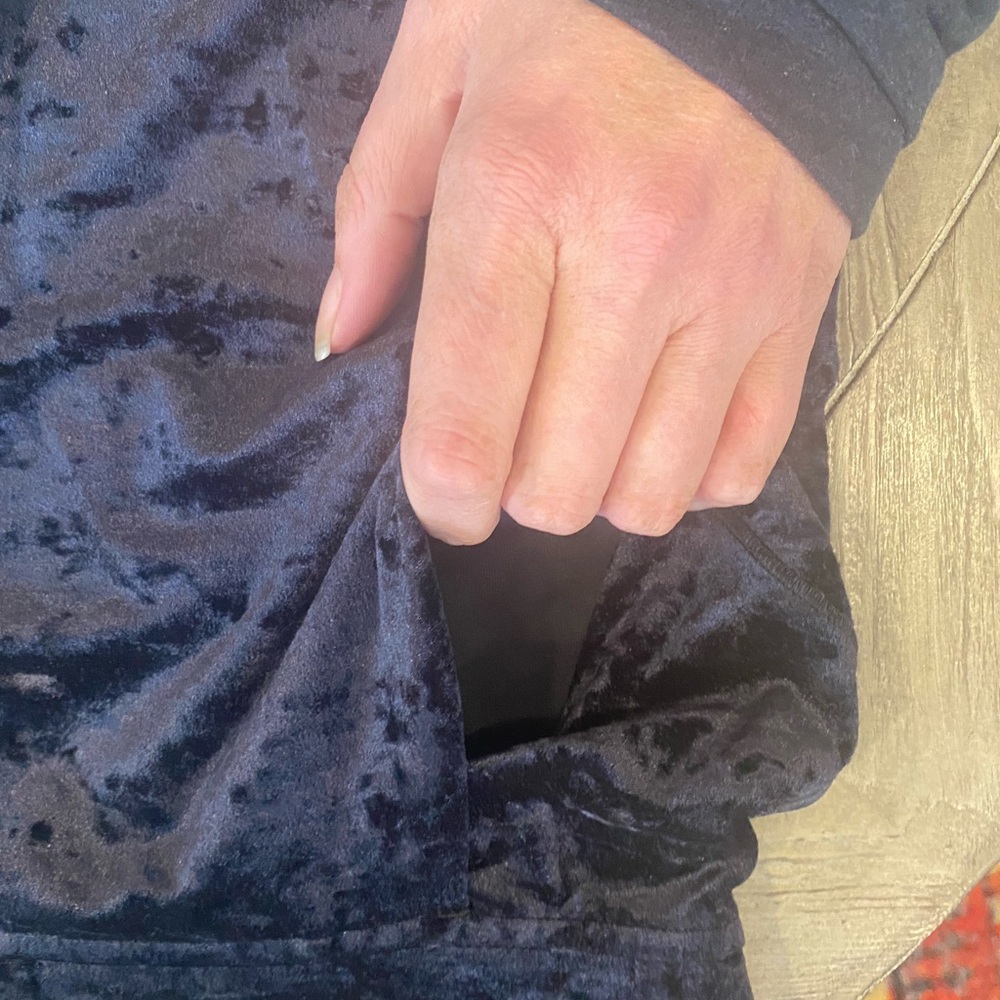 Lululemon crushed velvet pants size 10 - Picture 4 of 6